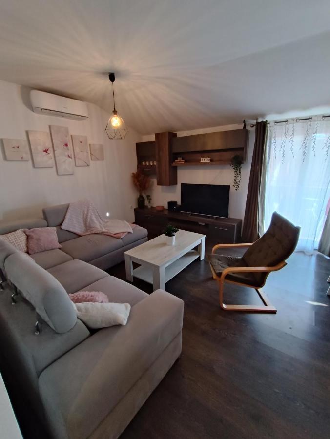 Apartman Brigita Biograd Na Moru Exterior foto